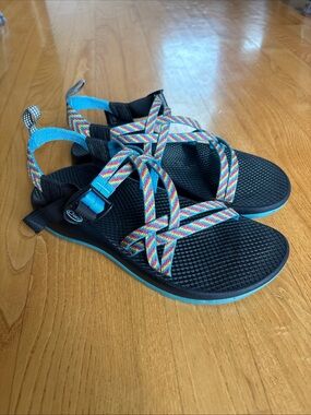 Chaco ZX1 Classic Sandals Rainbow Blue Youth Girls Size 6 Shoes Multi-colored